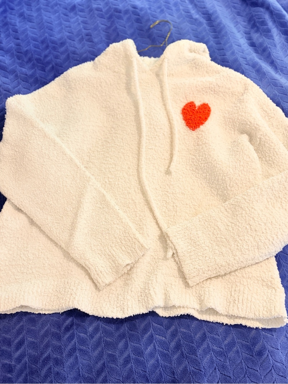 Aerie White Sherpa Hoodie with Red Heart Accent♥️🤍